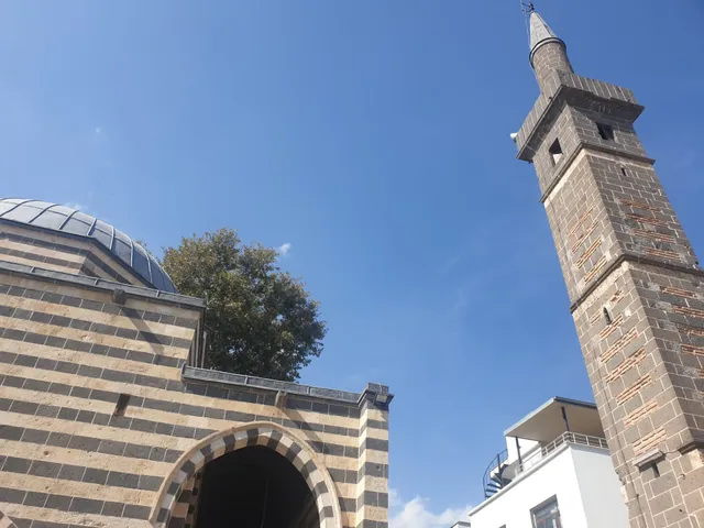 Dört Ayaklı Minare