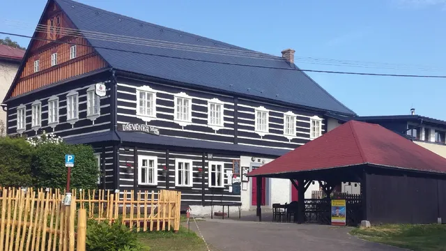 Rodinný penzion a Restaurace Dřevěnka