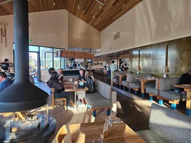 Four Winds Beach House & Brewery