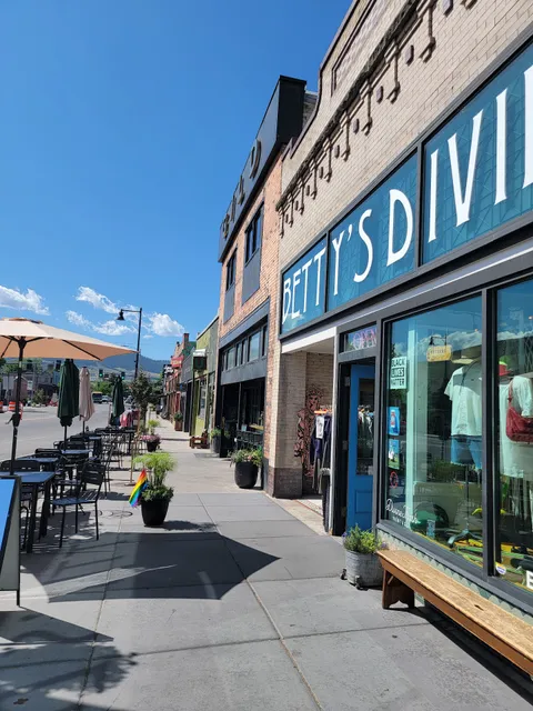 Bettys Divine & Divine Trash Vintage