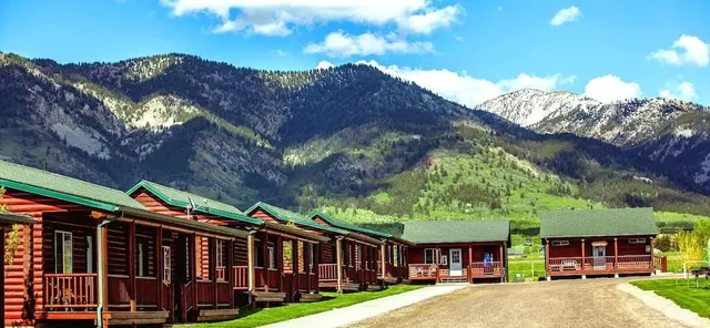 Wolf Den Log Cabin Motel & RV Park