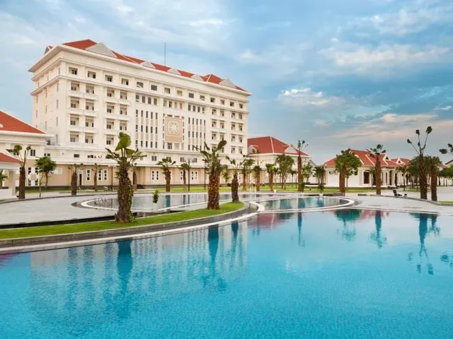 Ban Thach Riverside Hotel & Resort