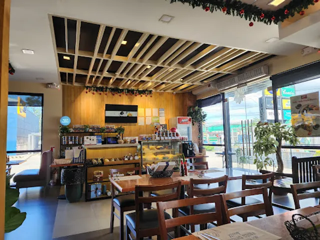 Max's Restaurant - SM City Santo Tomas