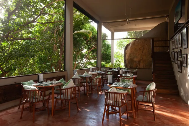 Le Studio Cafe Gallery