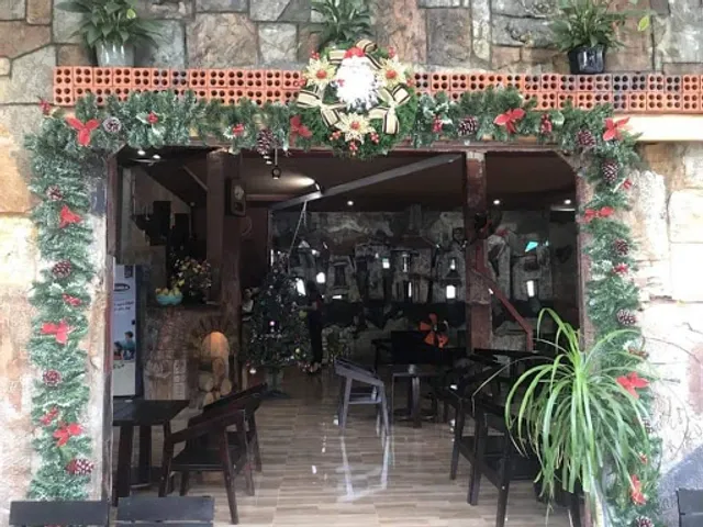 NHÀ HÀNG D'LISA & LIDA RESTAURANT & WINES