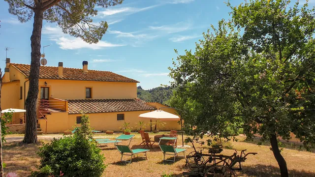 AGRITURISMO PODERE LE TOMBE