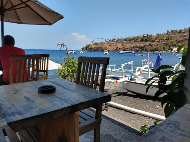 Sunrise Cafe & Bungalows