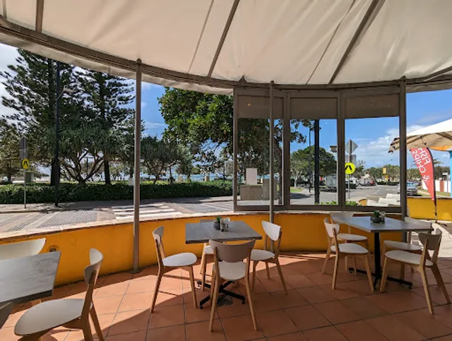 Yeti Restaurant &Bar