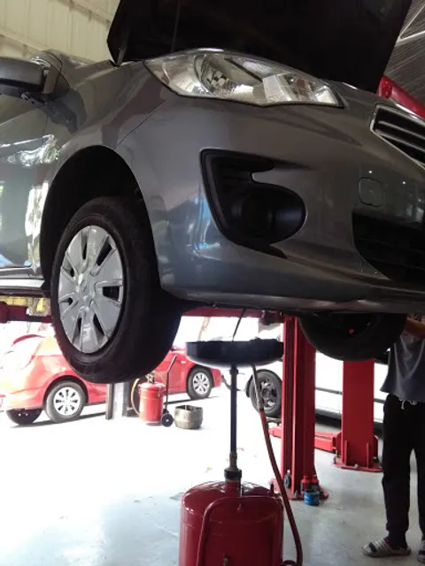 Cuatros J Sports Bar and Grill