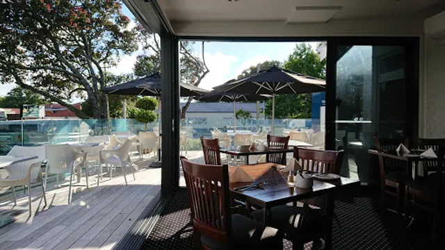 Gladstones Café Restaurant