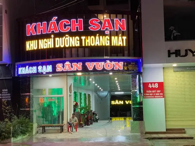 Khách sạn Sân Vườn