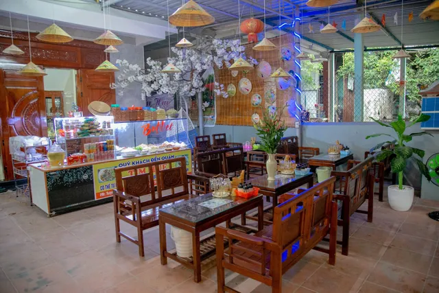 Cơm Hến Tím Huế