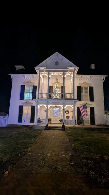 25 East Main Bed and Breakfast