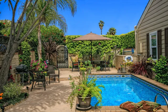 Beach Hut Bed & Breakfast