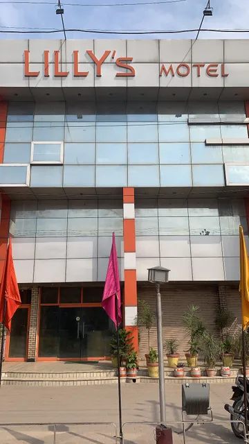 Lilly’s Motel