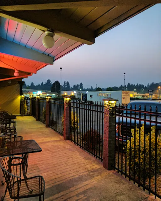 Cloverleaf Sports Bar & Grill