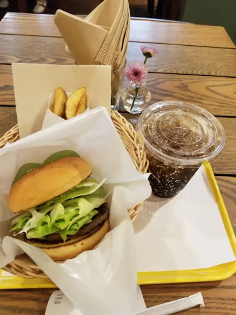 FRESHNESS BURGER Sengokueki-mae