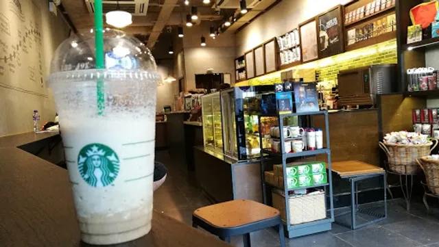 Starbucks Coffee (Ruins of St. Paul's)