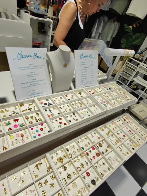 Promesas Shop & Charm Bar