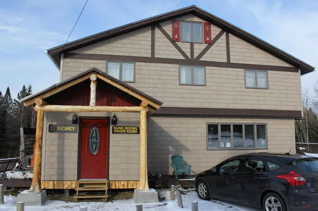 TMax-n-Topo's Hostel