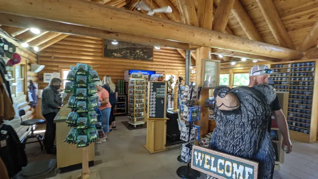 Crystal Reservoir Gift Shop