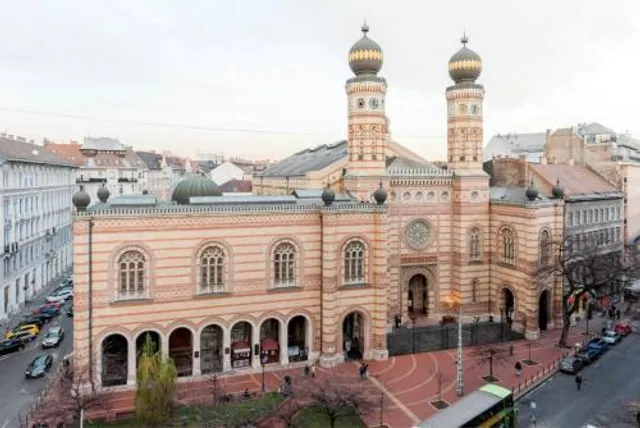 Two Couples apartment