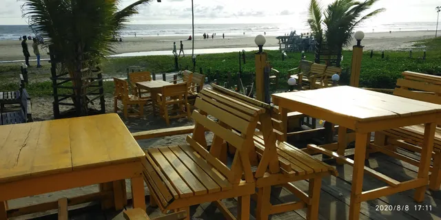 Sea Lamp Beach Cafe