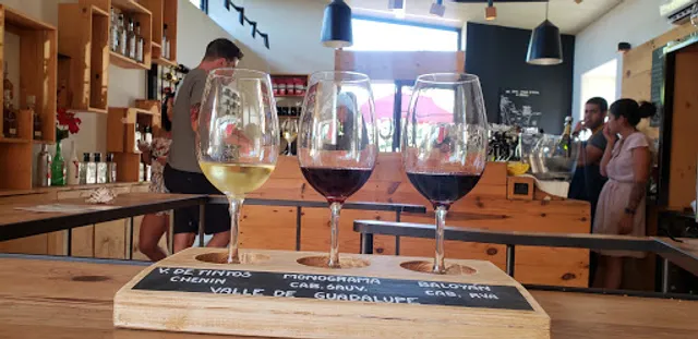 El Wine Shop at Flora Farms