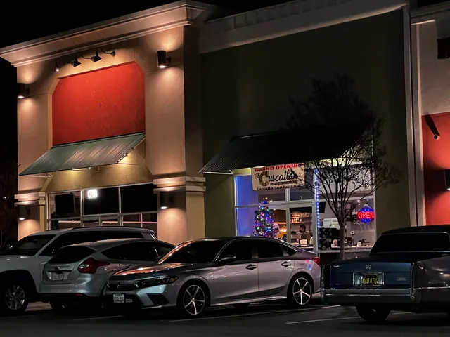 Willow Shopping Grand Ave Center