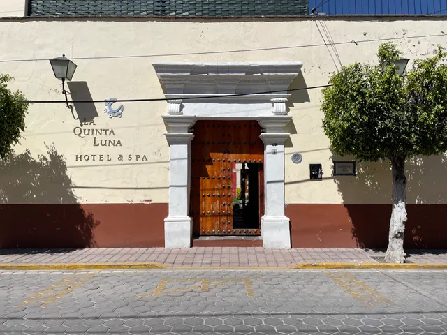 Hotel La Quinta Luna