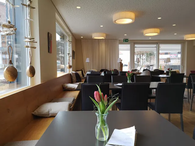 Dorf 16, Simone Schmalz