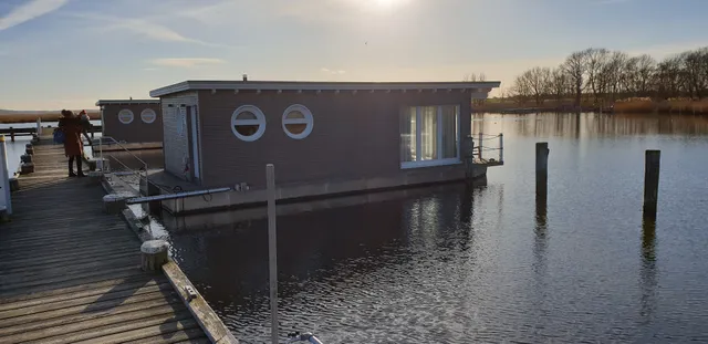 Schwimmende Suiten Usedom / Hausboote Exklusiv