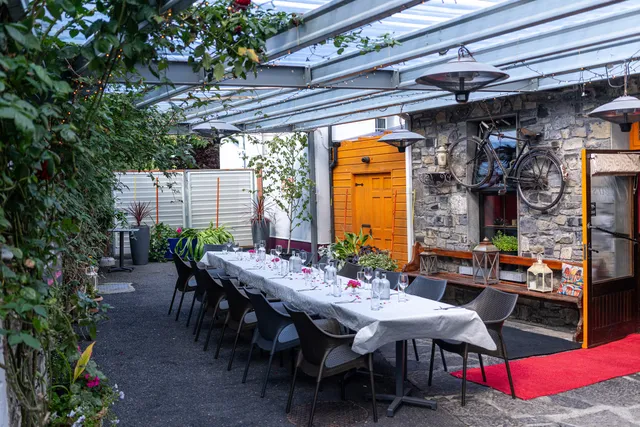 Weir's Bar & Restaurant