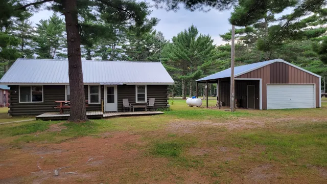 Arbutus Motel & Cabins