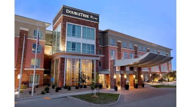 DoubleTree by Hilton West Fargo Sanford Medical Center Area