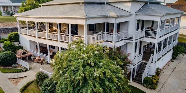 Lake Guntersville Bed & Breakfast