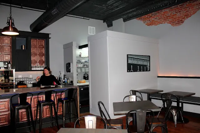 Tannin Wine Bar & Craft beer