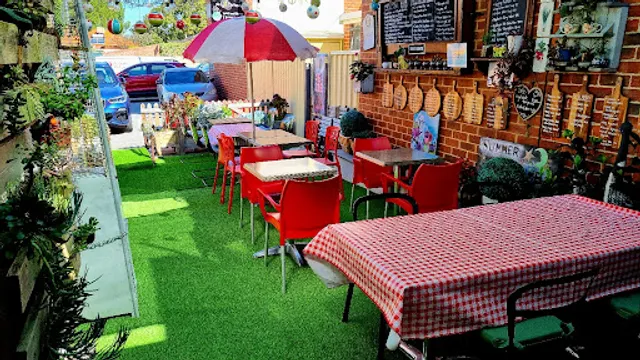 Mama's & Papa's Japanese Cafe