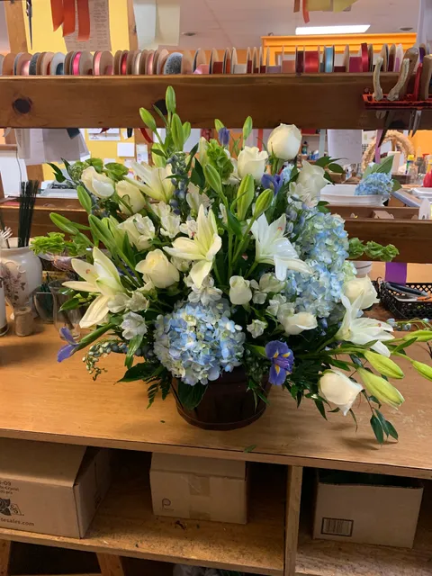 Pearl's Petals Flower and Gift