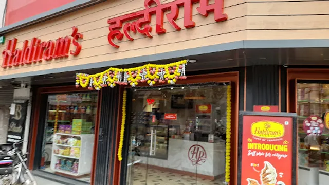 Hotel Samadhan Parmit room and bear bar