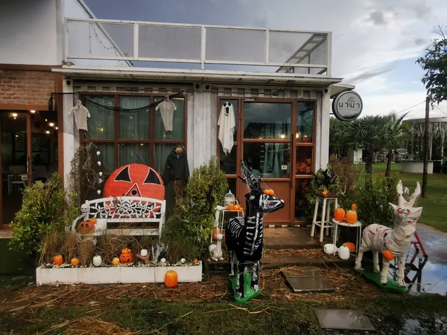 Nana Cafe & Restaurant