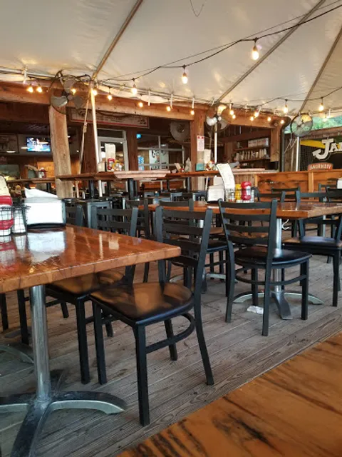 Tiki Lee’s Dock Bar