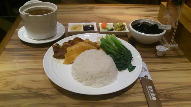 Yueguang Baohe Gangyue Bar