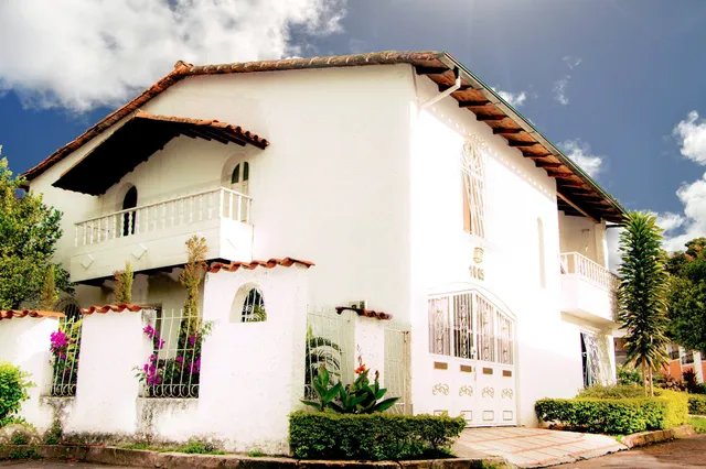 Hostal Casa de Pinos Universidades