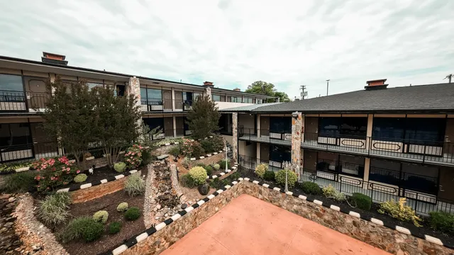 Riverside Inn and Suites