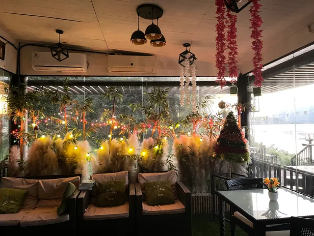 Cafe Khaosok เขื่อนเชี่ยวหลาน