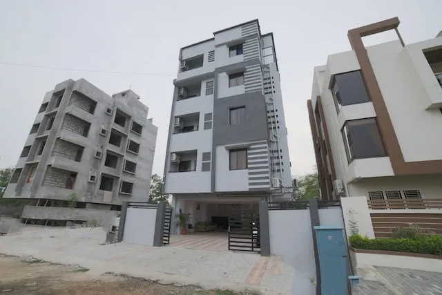 OYO 36866 Carnival Inn