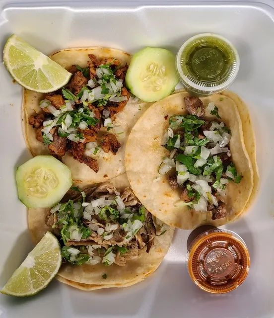 LA Familia Market Food Truck