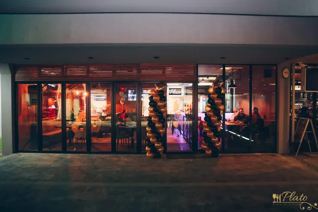 Plato Di Centro Restaurant & Caffe