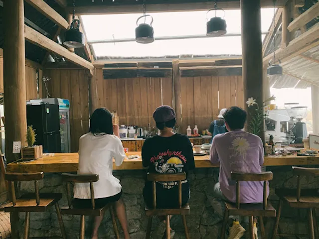 Nhà H’mông cà phê